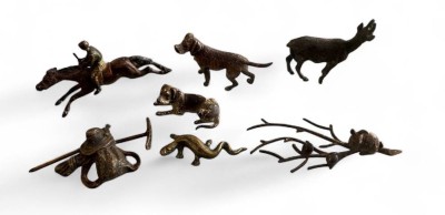 Auktion 363<br>7x kl. Wiener Bronze Tiere etc., tw. Reste alter Fassung, max. H- ca. 3 cm, L-6 cm (Rennpferd) [1]