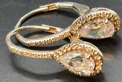 Auktion 363<br>Paar Silber-925- Ohrringe mit klaren Steinen, H-ca. 2,5 cm, zus. 3 gr. [1]