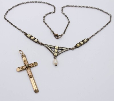 Auktion 363<br>Biermeier-Kreuzanhänger, Doublé, sowie älteres Modeschmuck-Collier, Kreuz L-5,2cm, Collier L-41cm [1]