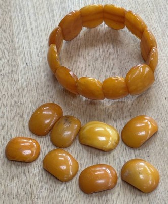 Auktion 363<br>Bernstein Zugarmband, gelb, ein Stein beschädigt, aber 8 Ersatzstücke anbei, zus. 24 gr [1]