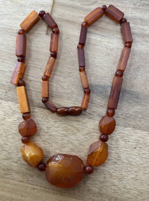 Auktion 363<br>Bernstein-Halskette, L-ca. 46 cm, 22,3 gr [1]