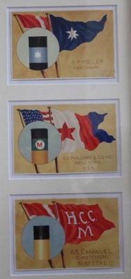 Auktion 363<br>Robert Schmidt-Hamburg, 3x  Reedereiflaggen, wohl Aquarelle in einem Rahmen, gut gerahmt/Glas, RG 49,5 x 26,5cm [1]