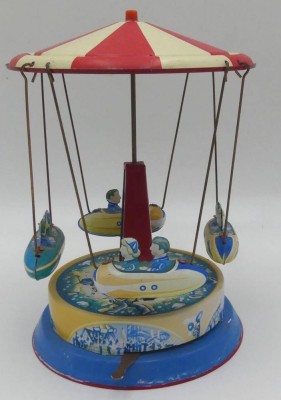 Auktion 363<br>Blech-Karussel, Federaufzug läuft 