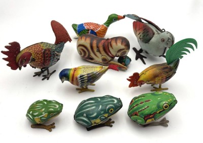 Auktion 363<br>9x div. Blechspielzeug, Katze mit Ball, Pickhühner, Springfrösche etc., alle funktionieren, aber tw. Altersspuren, bespielt [1]