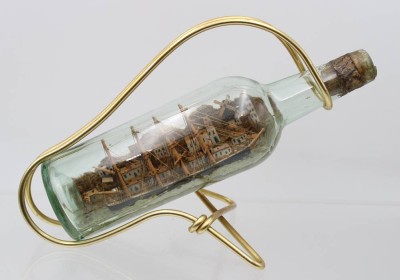 Auktion 367<br>Buddelschiff mit Panorama, älter, Halter nicht passend, L-28,5cm [1]