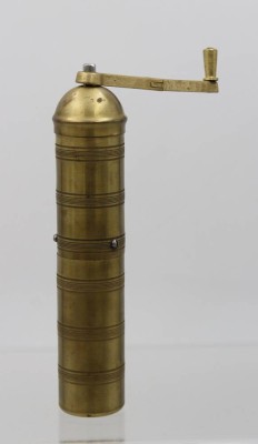 Auktion 363<br>Mokka-Mühle, Messing, älter, Gebrauchsspuren, ca. H-22cm [1]