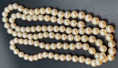 Auktion 363<br>Mikimoto Zucht- Akoya-Perlen-Strang, L-90 cm, D-ca. 7,7 mm, in orig. Kasten [1]