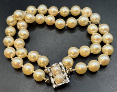 Auktion 363<br>Perlen Armband mit Silberschliesse-925-, L-ca. 21 cm, D-ca. 7.5 mm [1]