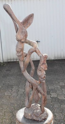 Auktion 363<br>hohe afrikanische Figur, älter, leider mehrfach beschädigt, ca. H-72cm [1]