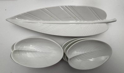 Auktion 363<br>grosse und 6 kl. Blattschalen, grosse von Edelstein, 6 kleine von Rosenthal, weiss., L-30 und 11cm [1]