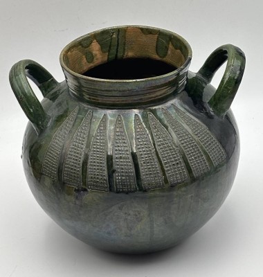 Auktion 363<br>gr. Vorratsgefäss oder ähnliches, Laufglasur, seitlich Henkel, Handarbeit,  H-22 cm, B-25  cm [1]