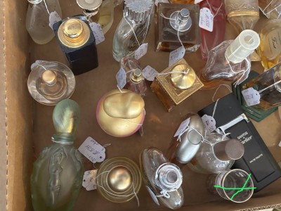 Auktion 363<br>ca. 32 Parfum Flacons vieler Marken, tw. noch gefüllt [1]