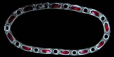 Auktion 363<br>Halsband, tw. rot emailliert, L-42 cm,  71 gr., unleserlich signiert [1]