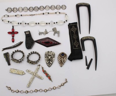 Auktion 363<br>Schmuckkonvolut, Broschen, Nadeln etc., teilw. defekt, meist um 1920 [1]