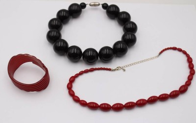 Auktion 363<br>3 Teile Modeschmuck, wohl Kunststoff, Kette eventuell Bakelit [1]