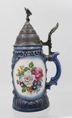Auktion 363<br>hoher Bierkrug, Dresden, Blumendekor, Zinndeckel, nach antikem Vorbild, ca. H-28cm [1]