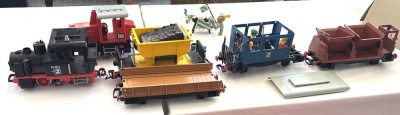 Auktion 363<br>Playmobil elektrische Eisenbahn, Spur G L.G.B., 2 Lokomotiven, 4 Waggons, ca. 30-40 Schienen, 2 Trafos, einige Figuren, ungeprüfter Dachbodenfund, eine Lok in 2 Teilen? [1]