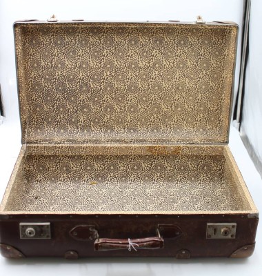 Auktion 363<br>alter Koffer, 20/30er Jahre, Alters-u. Gebrauchsspuren, ca. 33 x 56cm [1]