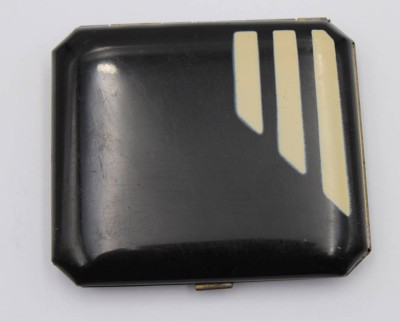 Auktion 363<br>Emaille-Zigarettenetui, wohl 20/30er Jahre, 7,5 x 8,5cm [1]