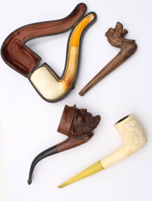 Auktion 363<br>4x div. ältere Pfeifen, 2x Meerschaum, 1x gemarkt, ca. L-17cm [1]