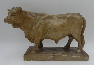Auktion 363<br>Figur eines Stieres, sign. Emil Christiansen, 1914,  aus Stuck, Altersspuren, Schweif geklebt, Abplatzer, H-22 cm, L-35 cm [1]
