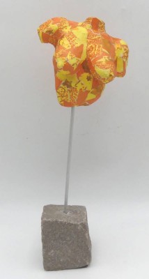Auktion 363<br>Torso nach NIKI DE SAINT PHALLE auf Steinsockel, H-29 cm [1]