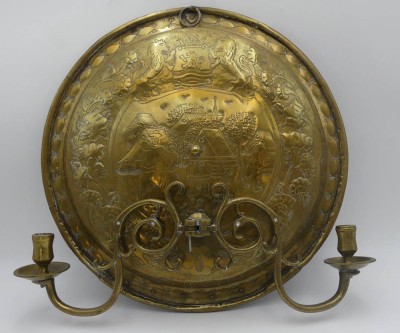 Auktion 363<br>Barocker Wandblaker um 1770, Messing, 2 -armig, ein Sicherungsstift fehlt, D-42 cm [1]