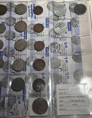 Auktion 363<br>2 Blatt mit über 60 Kleinmünzen, hpts. Weimarer Republik, unter anderem 