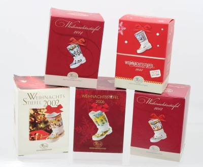 Auktion 363<br>5x Weihnachtsstiefel, Hutschenreuther, 2002, 2006, 2012, 2014 und 2022, ca. L-7,5cm [1]