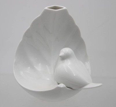 Auktion 363, Vase mit kl. Vogel, Tirschenreuth/Hutschenreuther, Weißporzellan, ca. H-14cm