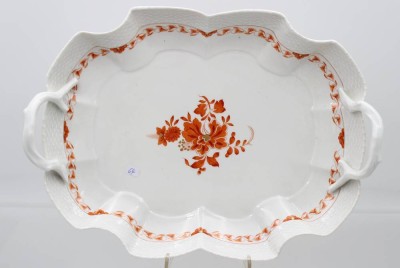 Auktion 363<br>Henkeltablett Meissen Altosier , Orangefarbene Blumen . [1]