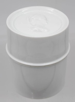 Auktion 363<br>Teedose, Fürstenberg, Deckel mit Relief, ca. H-11cm D-9,3cm [1]
