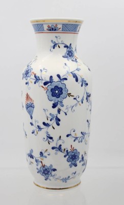 Auktion 363<br>Vase mit Kobaltblumen, Aeltetste Volkstedt, ca. H-26,2cm [1]