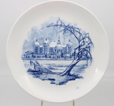 Auktion 363<br>Ansichtenteller, Meissen, Schwertermarke, 1. Wahl, Schloß Schwerin, 1971, D-26,3cm [1]