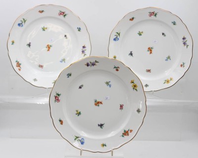 Auktion 368<br>3 Speiseteller, Hutschenreuther, Mirabell, ca. D-24,5cm [1]