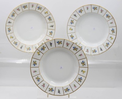 Auktion 363<br>3 Suppenteller,Fürstenberg, Greque, Mille Fleur, D-21,8cm [1]