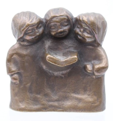 Auktion 363<br>kl. Bronze, 3 singende Kinder, ca. H-9,5cm B-9,5cm [1]