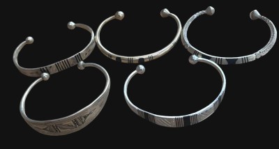 Auktion 363<br>5x div. Armspangen, wohl alle Modeschmuck, nicht geprüft, aber alle ohne Marke/Punze [1]