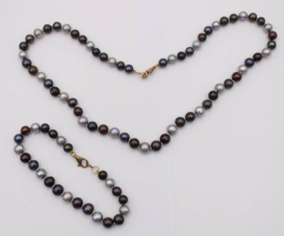 Auktion 363<br>Set, Kette und Armband, Perlen, je mit 333er GG-Schließe, ca. L-40cm und L-15cm [1]