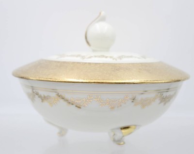 Auktion 363<br>Deckeldose, Al-Ka, Golddekor, auf 3 Füssen,  Form Marion, ca. H-11,5cm D-15,5cm [1]