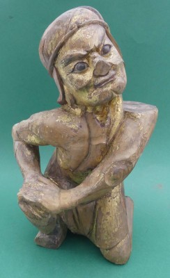 Auktion 363<br>Holzskulptur eines knieenden Asiaten, wohl 18.Jhd.?, Reste alter Fassung und Fehlteile, H-24 cm [1]