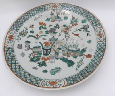 Auktion 363<br>gr. China Teller bzw. Schale, reich bemalt, D-37 cm, H-8 cm [1]