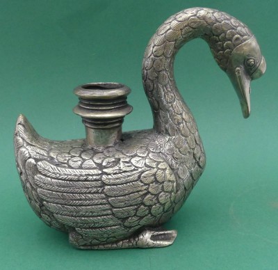 Auktion 363<br>massiver, versilberter Schwan als Öllampe oder Kerzenhalter? H-15 cm, L-ca. 17 cm [1]