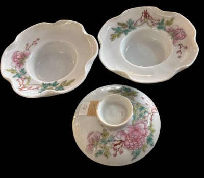 Auktion 363<br>2x Untertassen, 1 Deckel, China [1]