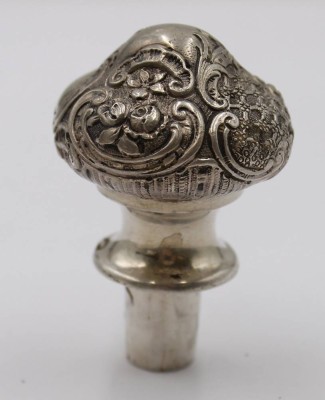 Auktion 363<br>Flaschenkorkenhalter, Silber geprüft, 34 gr., H-5,5 cm [1]