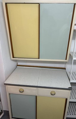 Auktion 364<br>Küchenschrank , 50-er Jahre, Gebrauchsspuren, 2 tg., innen Herstellervignette 