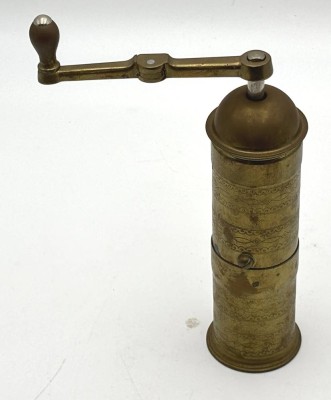 Auktion 364<br>alte Pfeffermühle, Messing, H-22 cm, 