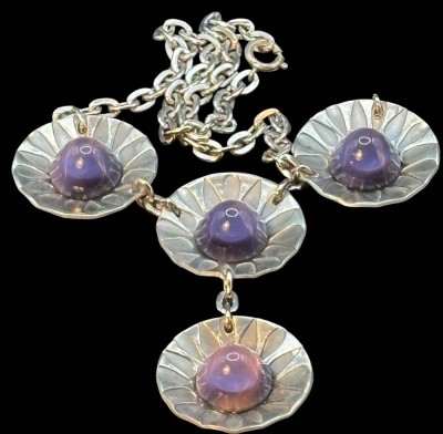 Auktion 364<br>Collier von Jorge Jensen, Danmark, Zinn versilbert mit Amethyste, L-ca. 50 cm, 49 gr [1]