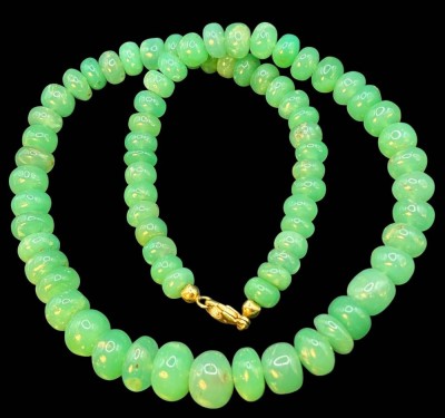 Auktion 364<br>Natürliche Chrysopras-Halskette, grün in ausgezeichneter Qualität mit Goldschliesse-375-. verlaufend,glatte Rondelle,  grösster ca. D-11.8 mm bis 7.4 mm , L-46 cm, 55,4 gr. [1]