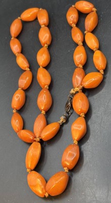 Auktion 364<br>Halskette brauner Bernstein/Bakelit?, L-54 cm, 17,2 gr [1]